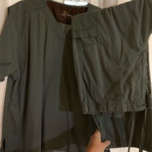 Men’s carhartt army green scrubs